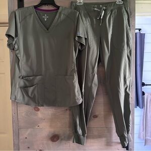 Women’s scrub set olive green size Medium